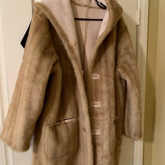 Women’s Reversible Coat - Picture 3 of 5